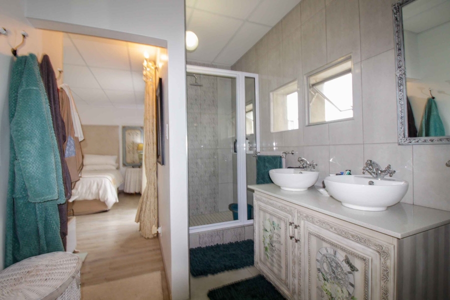 3 Bedroom Property for Sale in Wavecrest Eastern Cape